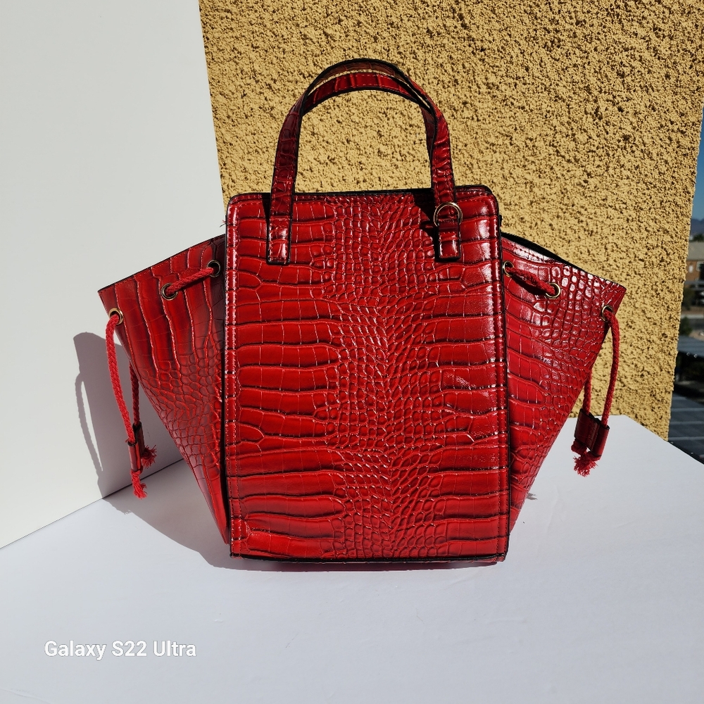 3D Lady Face Red Crocodile Pattern Leather Top Handle Women's Crossbody Bag - Picture 8 of 8